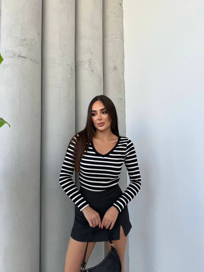 بلوزة بيسك قبة v