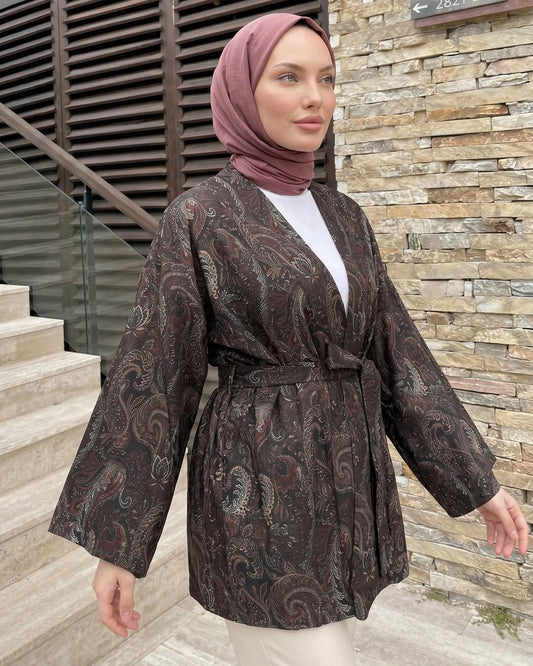 كيمونو بني معرق
