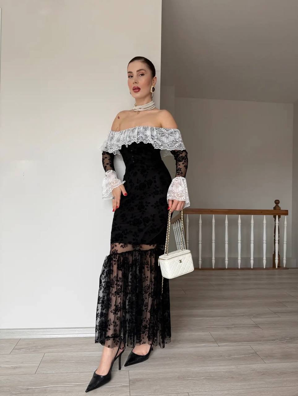 فستان مخمل مع دانتيل