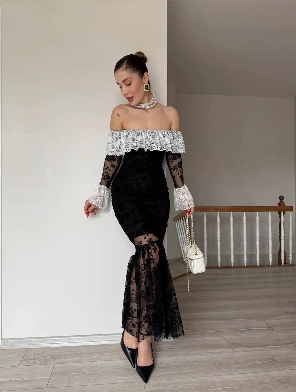 فستان مخمل مع دانتيل